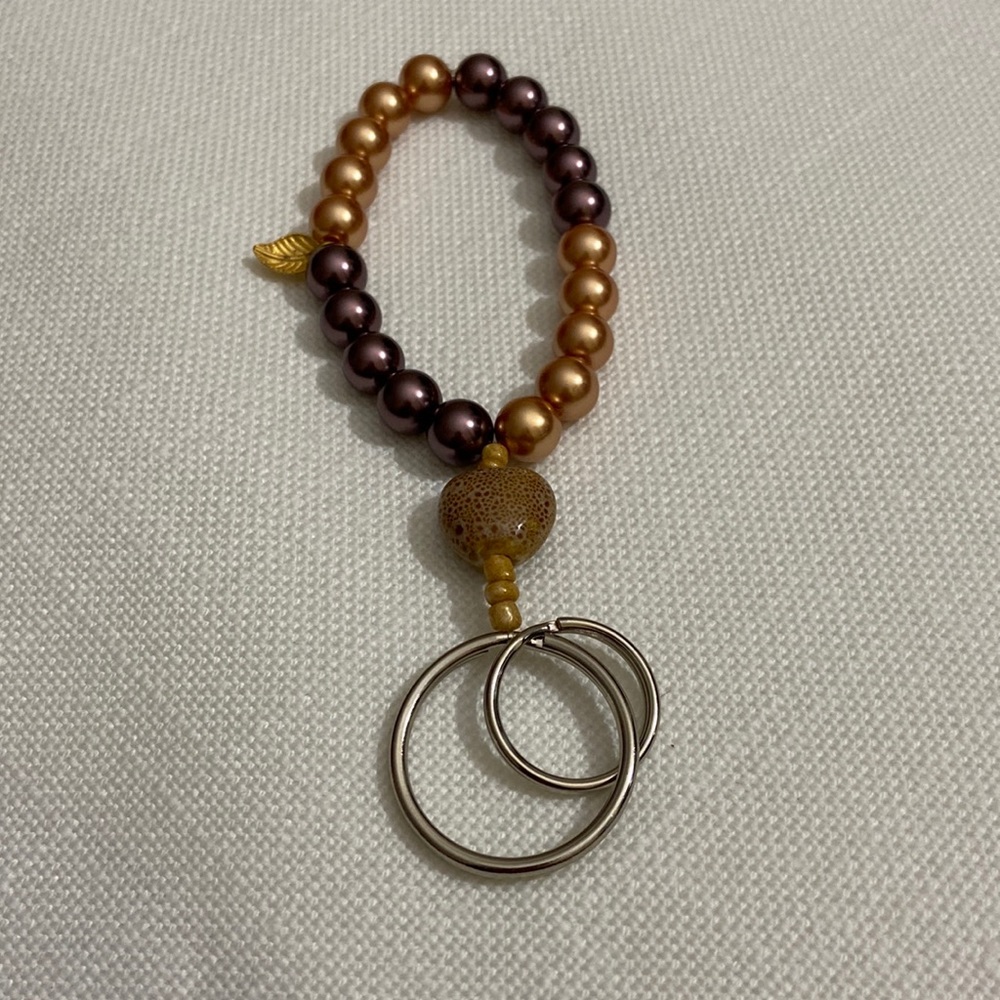 Beaded wristlet keychain
